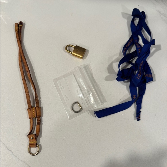 Louis Vuitton Lock bundle - Picture 4 of 4